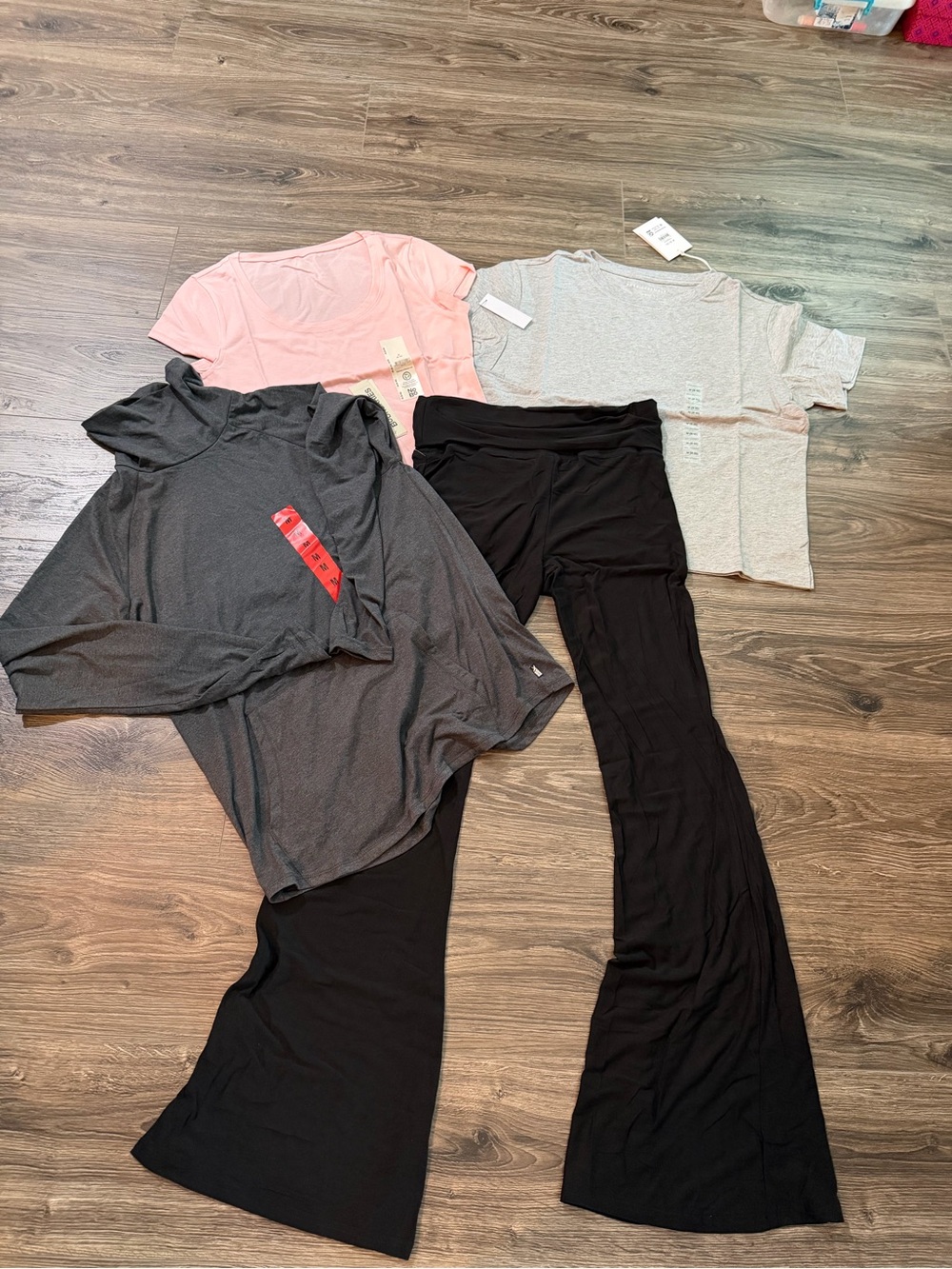 Bundle:Blk Flared Leggings, Pink & Gray Tshirt & long sleeve top: med 8/10